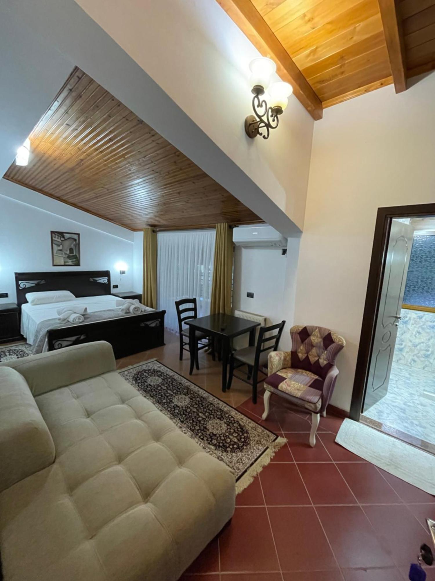 Vila At Berat Exterior photo