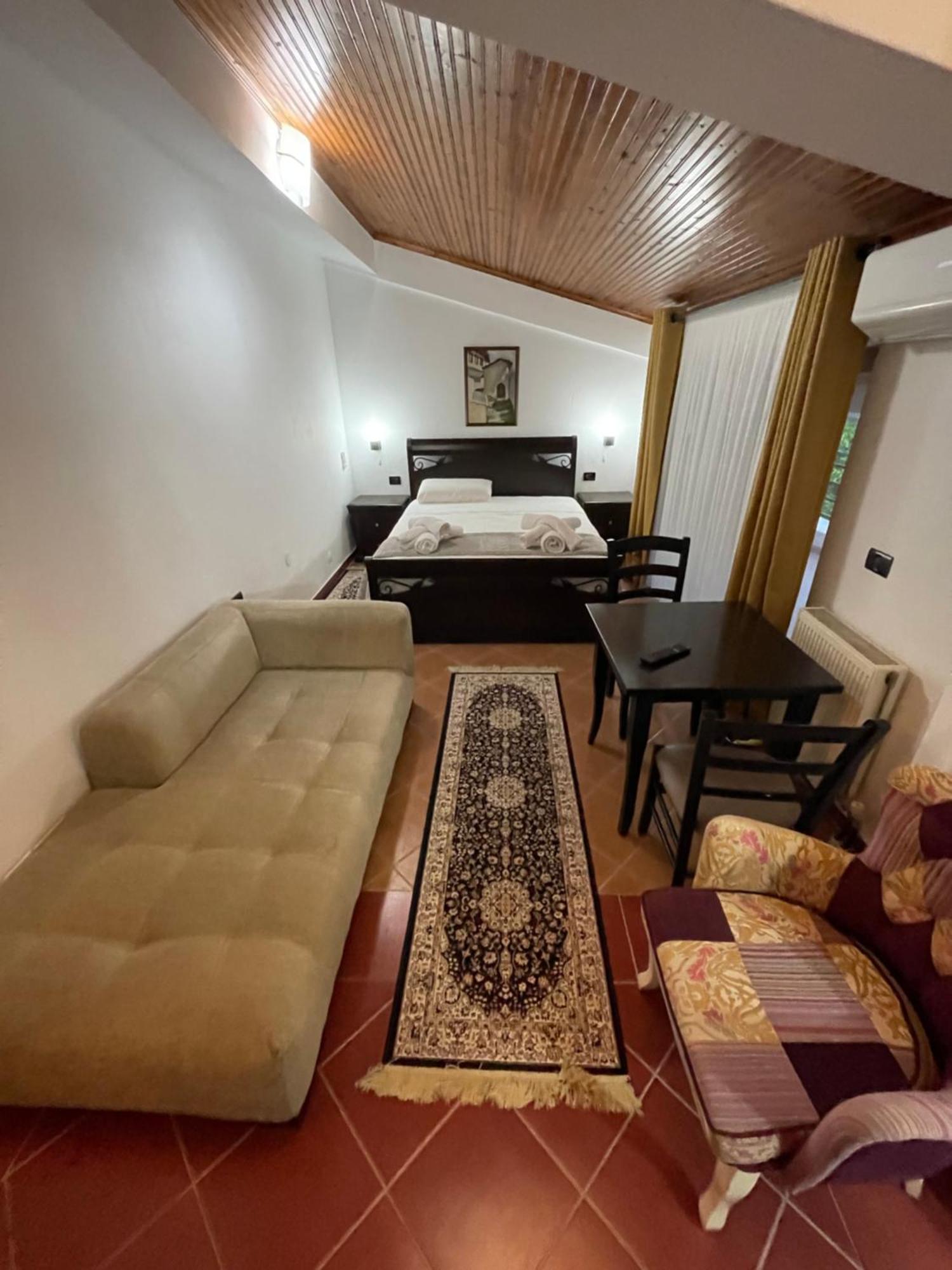 Vila At Berat Exterior photo